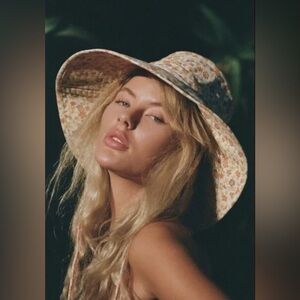 NWT Lack Of Color Wave Floral-print Cotton-canvas Bucket Hat